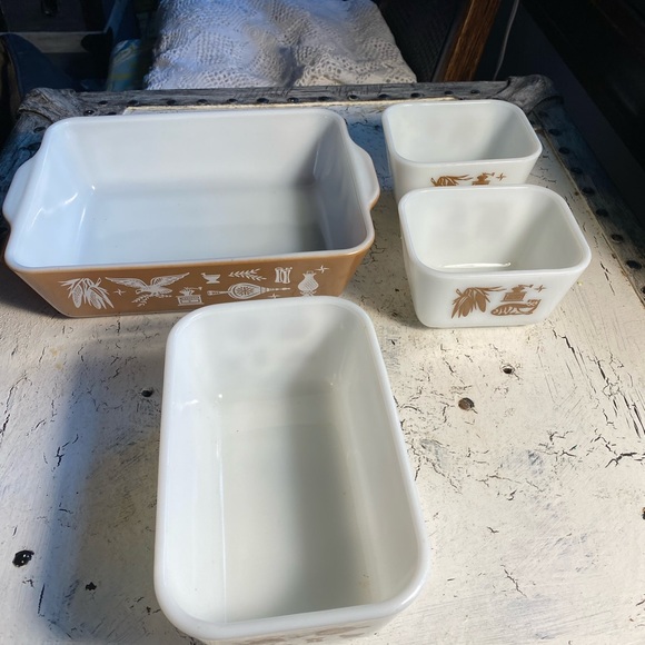 Pyrex Americana set of 4 Refrigerator Boxes - Picture 3 of 12